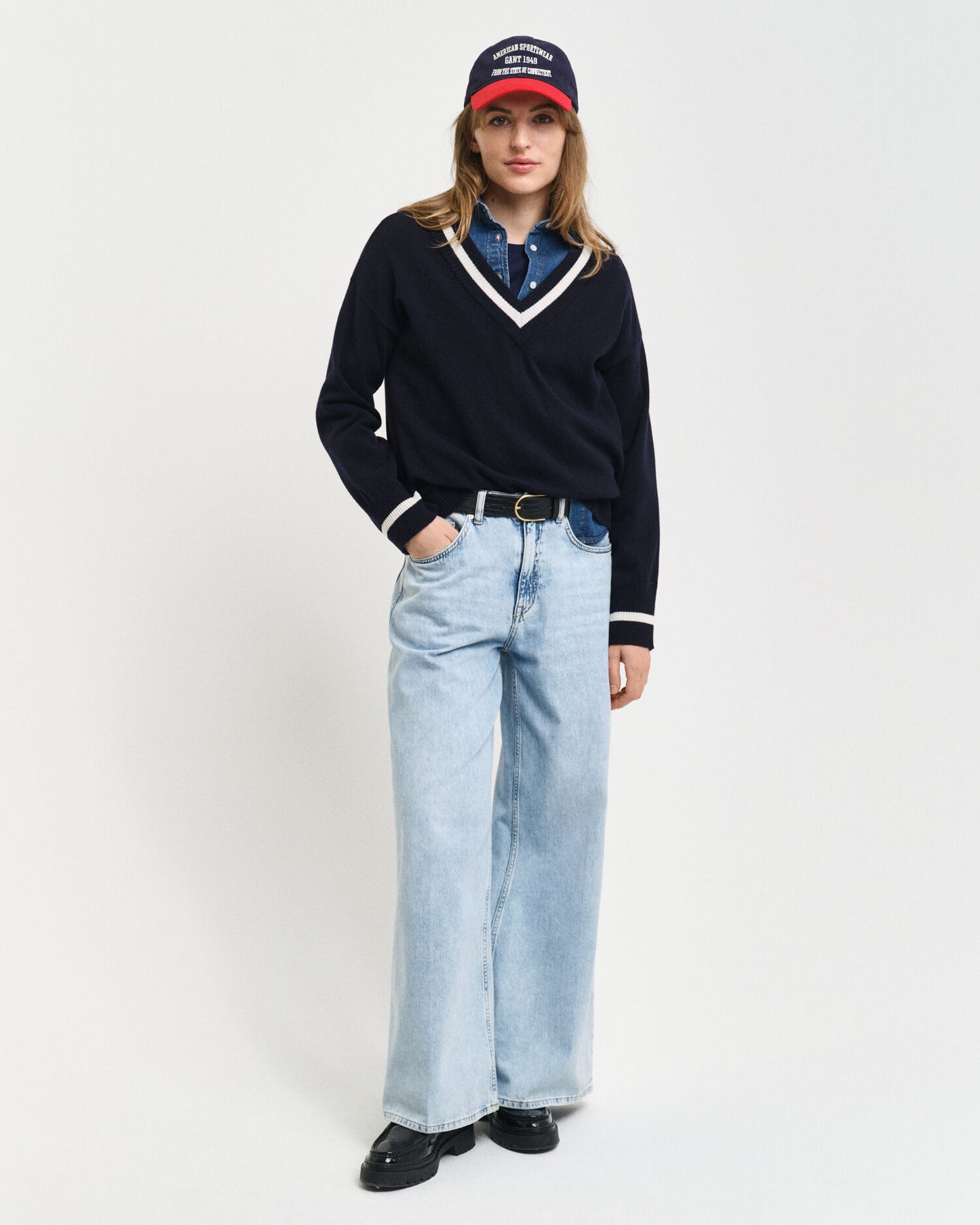 Superfeiner Lambswool V-Pullover mit Kontraststreifen
