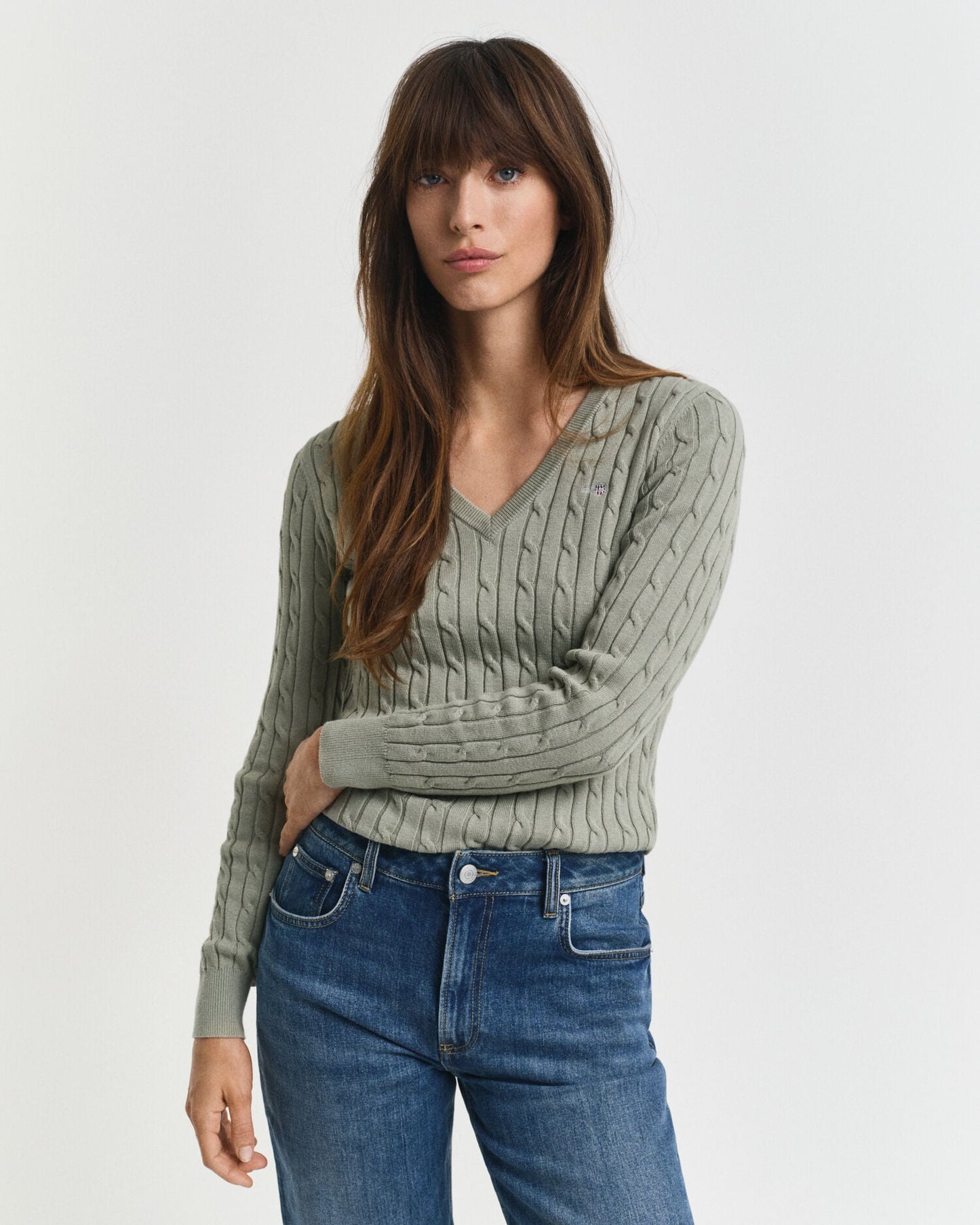 Pullover mit V-Ausschnitt aus elastischem Baumwollkabelstrick