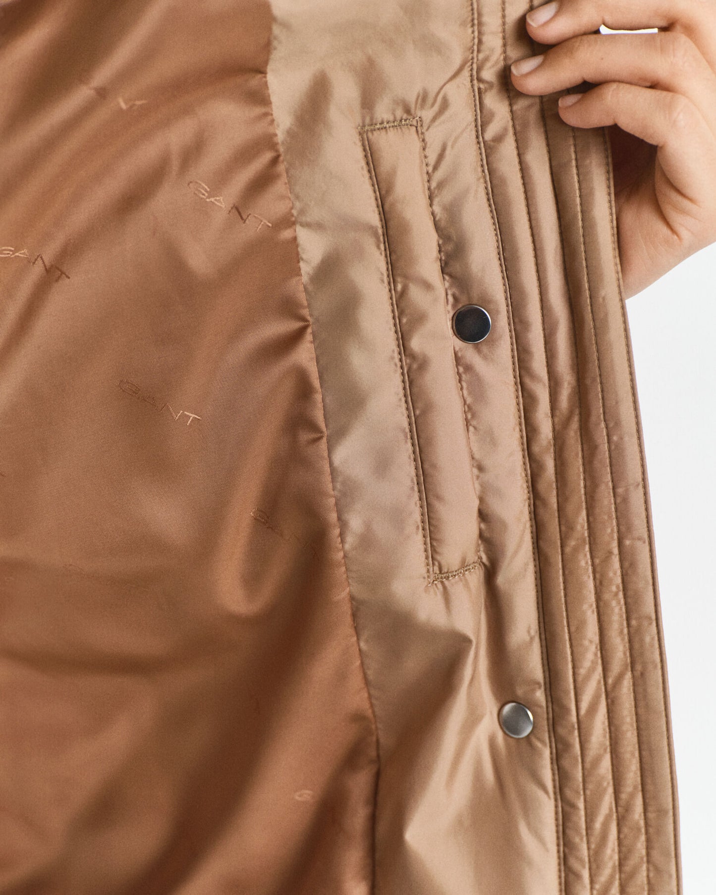 Veste matelassée à finitions en velours côtelé