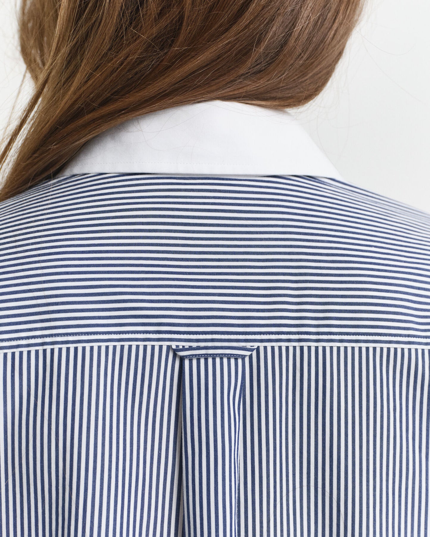 Oversized gestreiftes Hemd mit Kontrastkragen