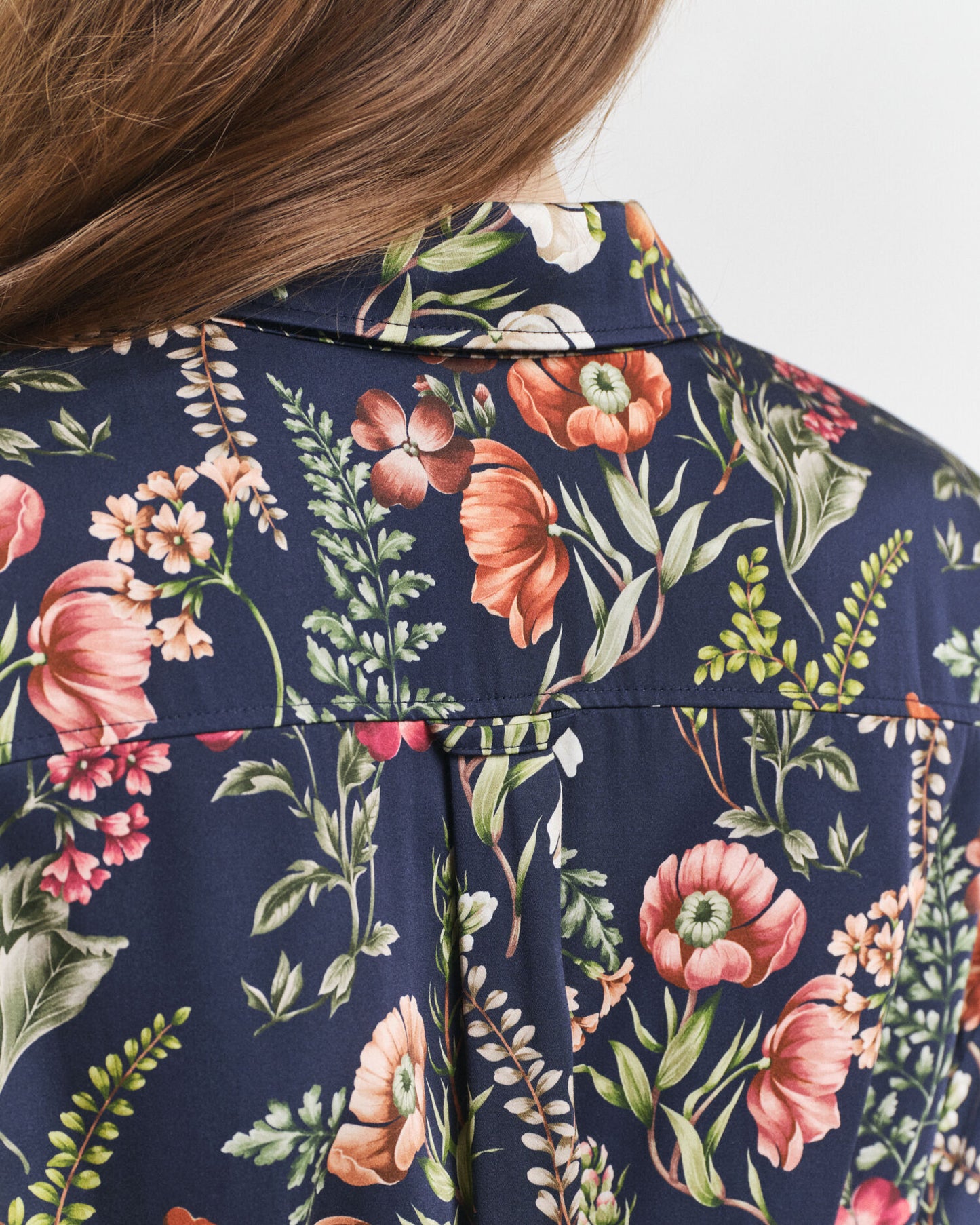Hemdblusenkleid aus Viskose mit Blumenmuster