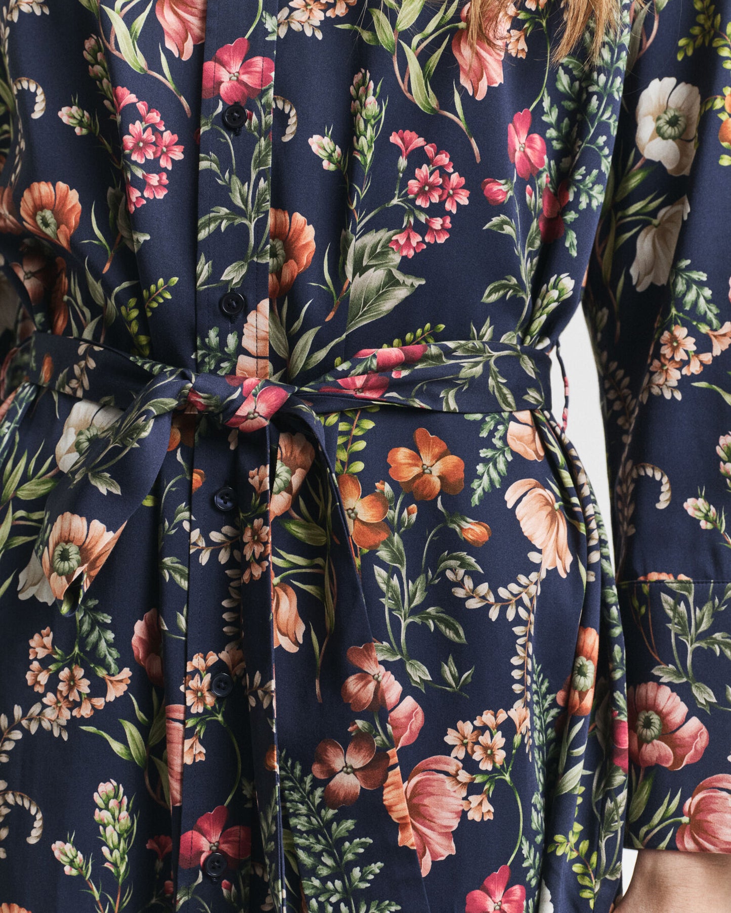 Hemdblusenkleid aus Viskose mit Blumenmuster