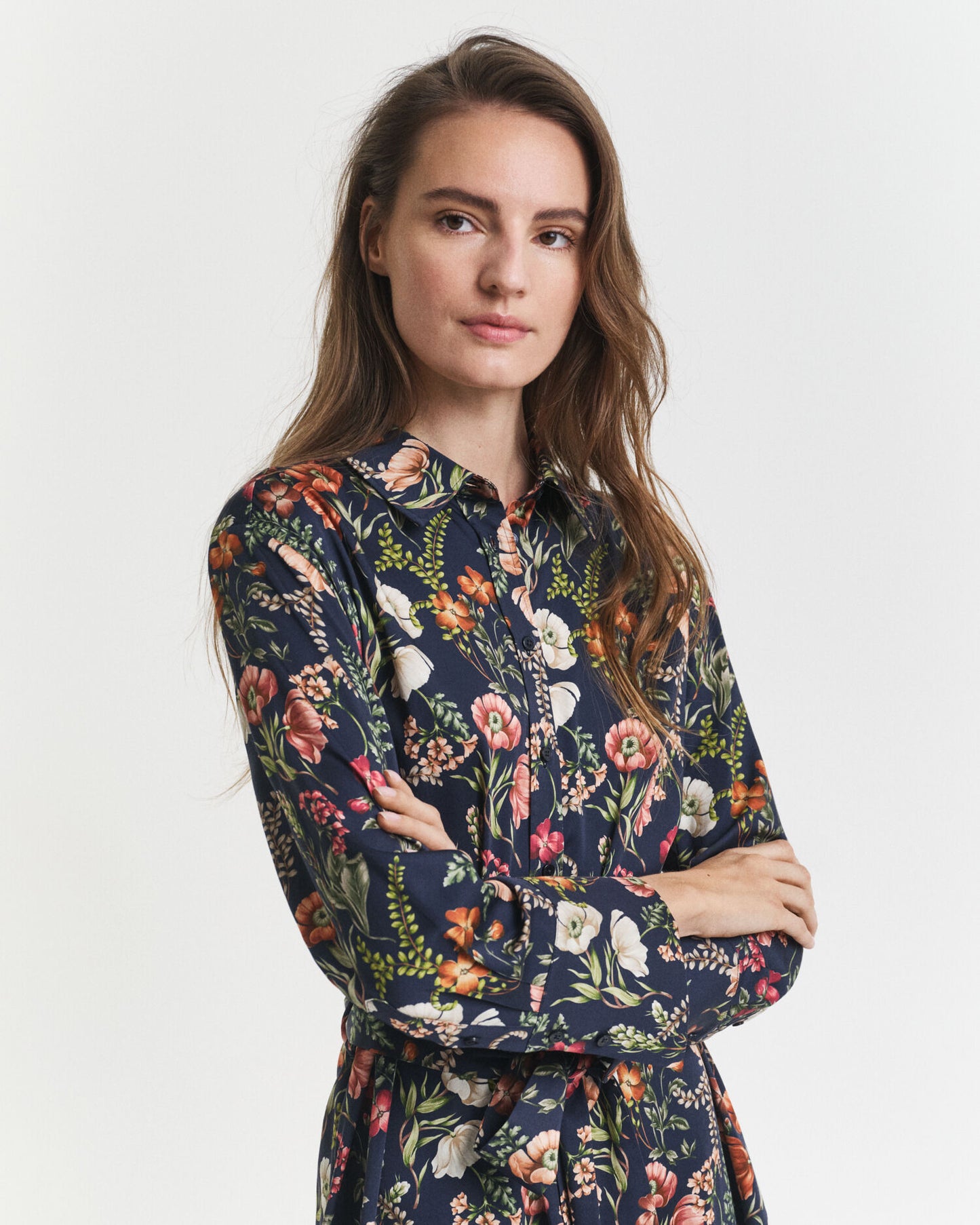 Hemdblusenkleid aus Viskose mit Blumenmuster