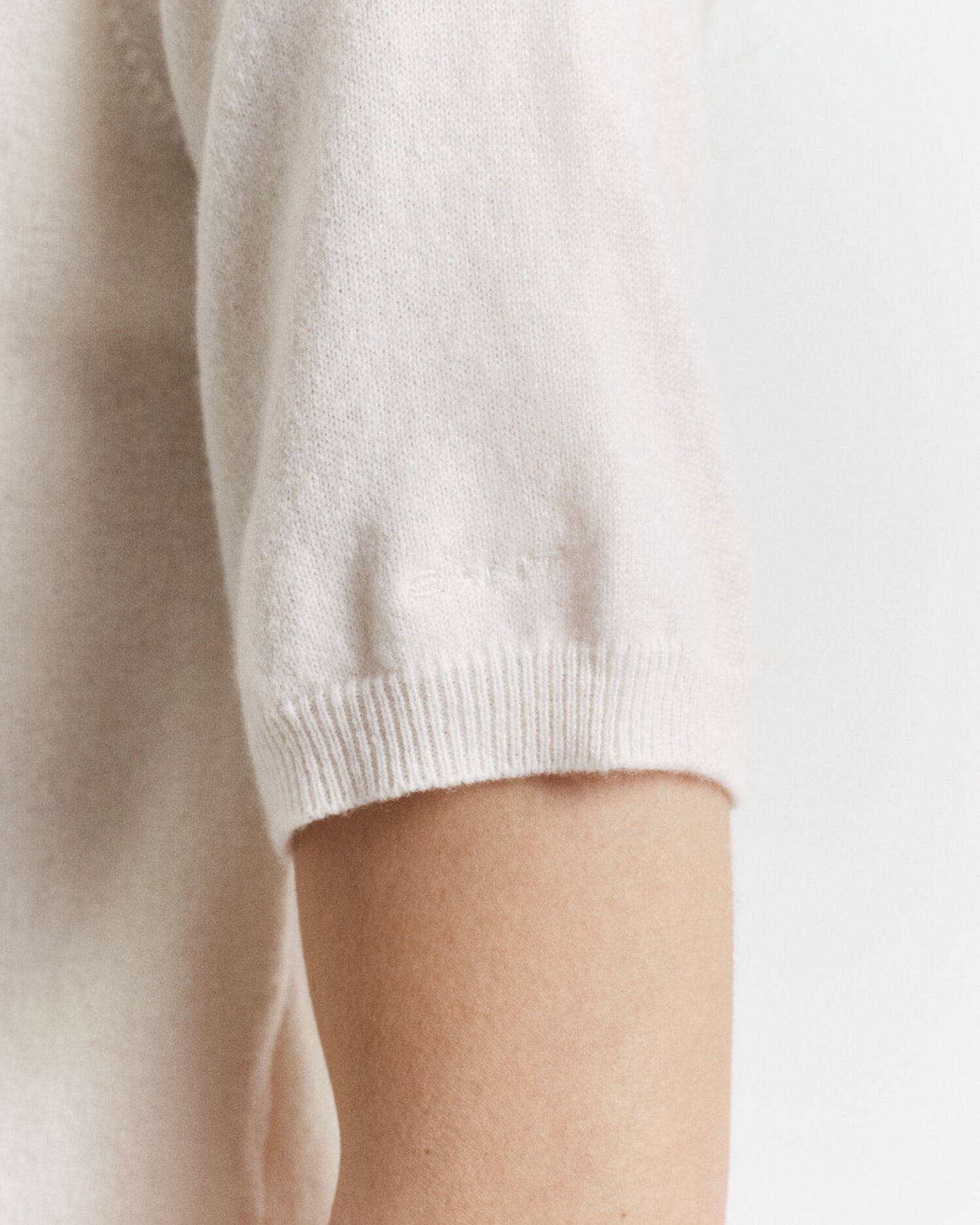 Superfeiner Lammwoll-Pullover mit kurzen Ärmeln und Rundhalsausschnitt