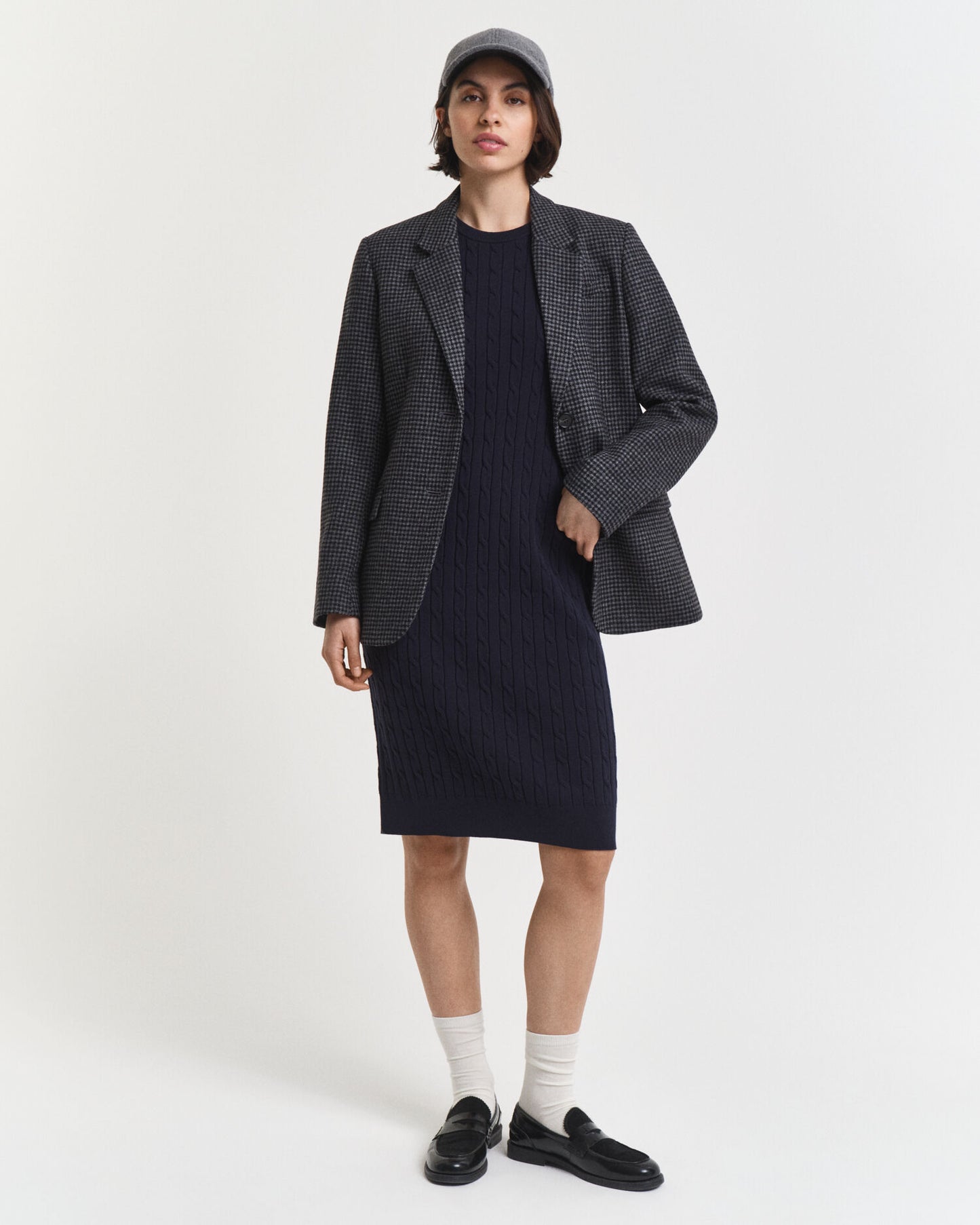 Kleid mit Rundhalsausschnitt aus elastischem Baumwollkabelstrick