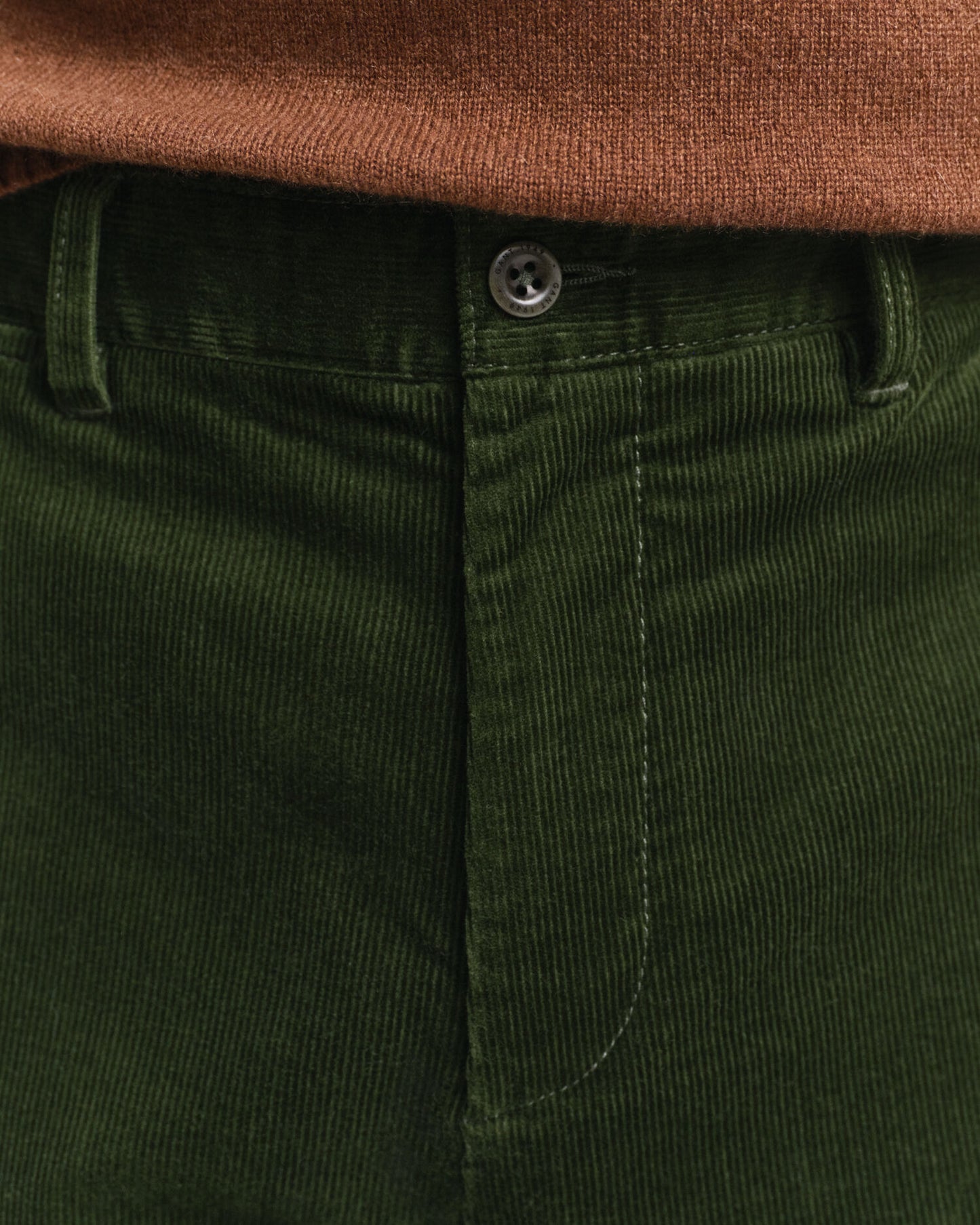 Chino en velours côtelé coupe droite